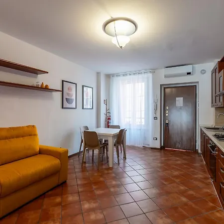Spacious At 5 Min Walk From Station Apartment Milan