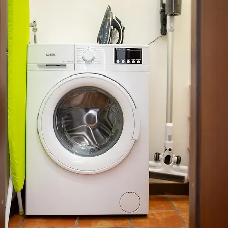 Spacious At 5 Min Walk From Station Apartment