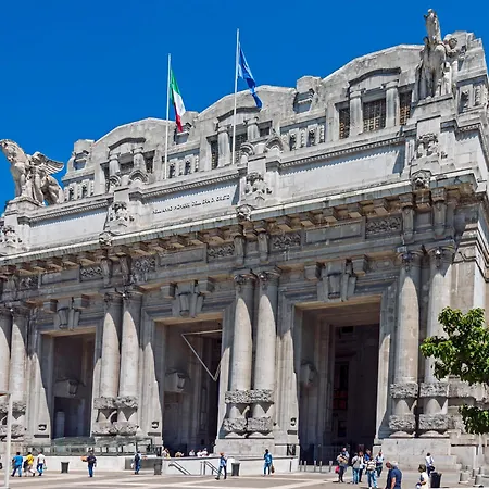 Spacious At 5 Min Walk From Station *