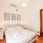 Spacious At 5 Min Walk From Station