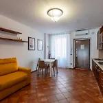 Spacious At 5 Min Walk From Station Lejlighed Milano