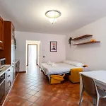 Spacious At 5 Min Walk From Station