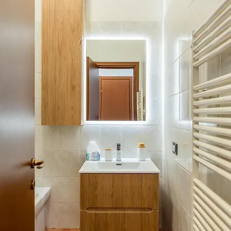 Spacious At 5 Min Walk From Station * Milano