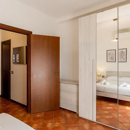 Spacious At 5 Min Walk From Station Appartamento *