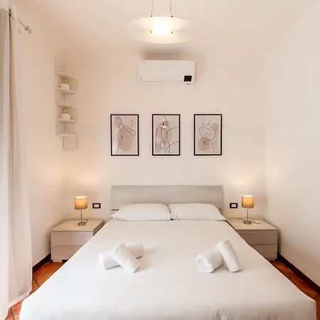 Spacious At 5 Min Walk From Station Appartamento