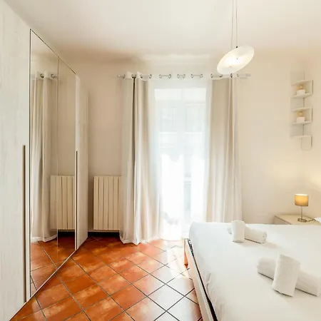 Spacious At 5 Min Walk From Station Appartamento