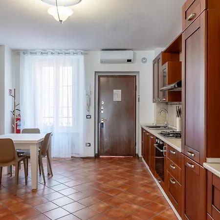 Spacious At 5 Min Walk From Station Milano