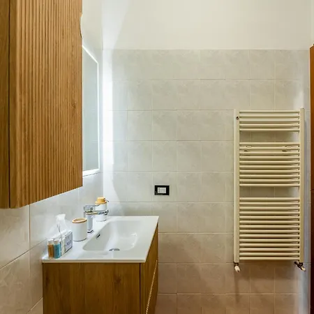 Spacious At 5 Min Walk From Station Milano