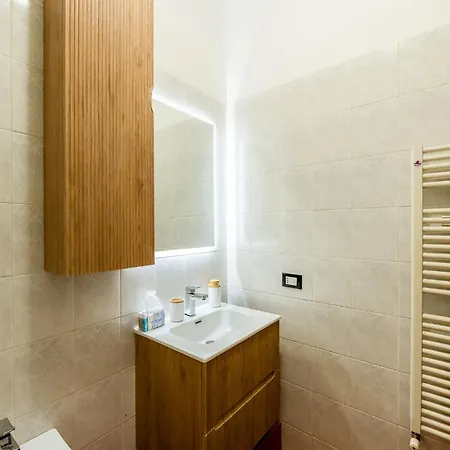 Spacious At 5 Min Walk From Station Appartamento Milano